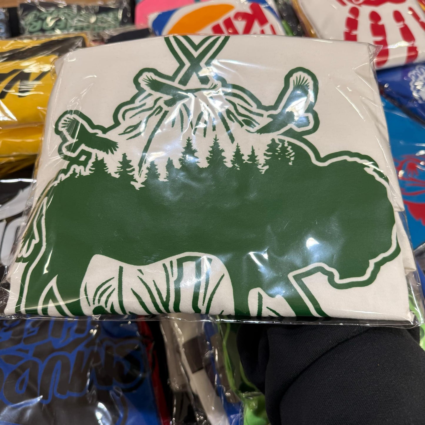 Buffalo with 2 feathers White 2XL Shirt