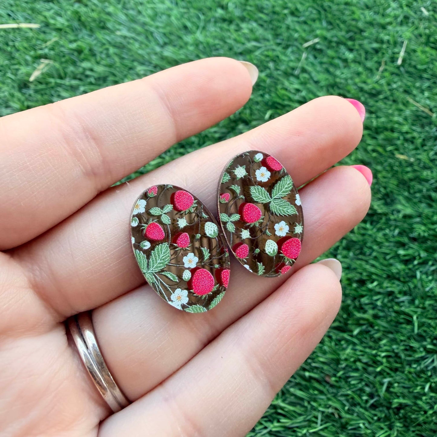 Strawberry Gunmetal Mirror Cabochon