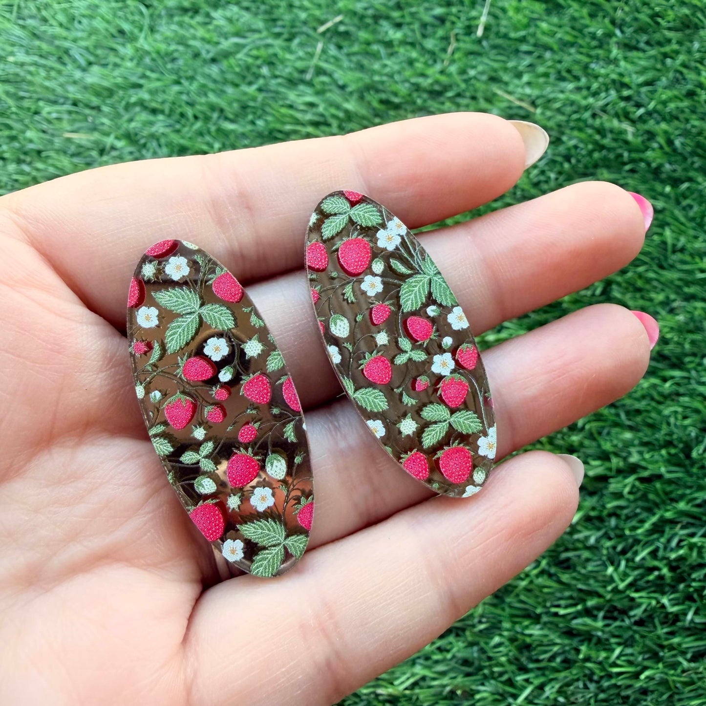 Strawberry Gunmetal Mirror Cabochon