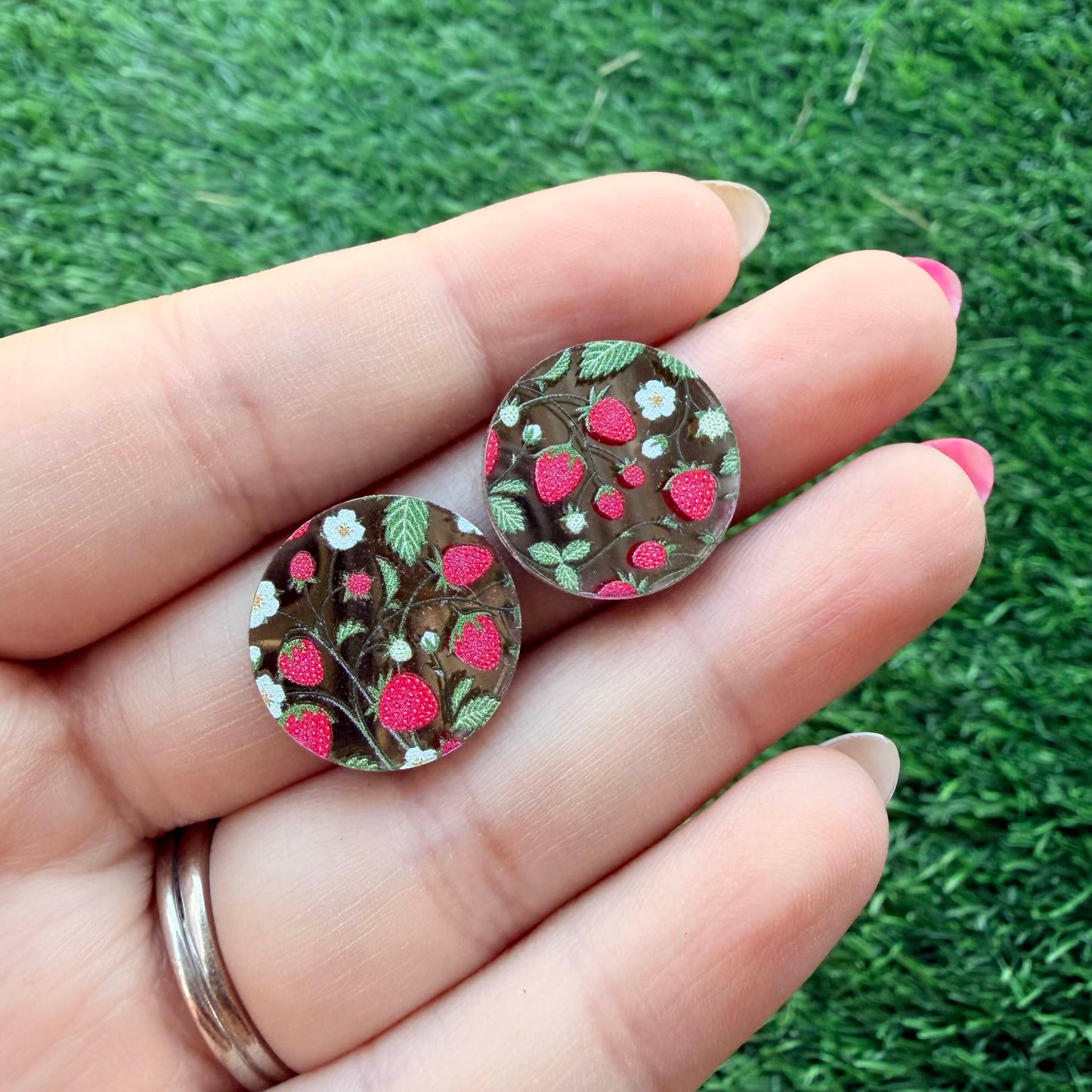 Strawberry Gunmetal Mirror Cabochon