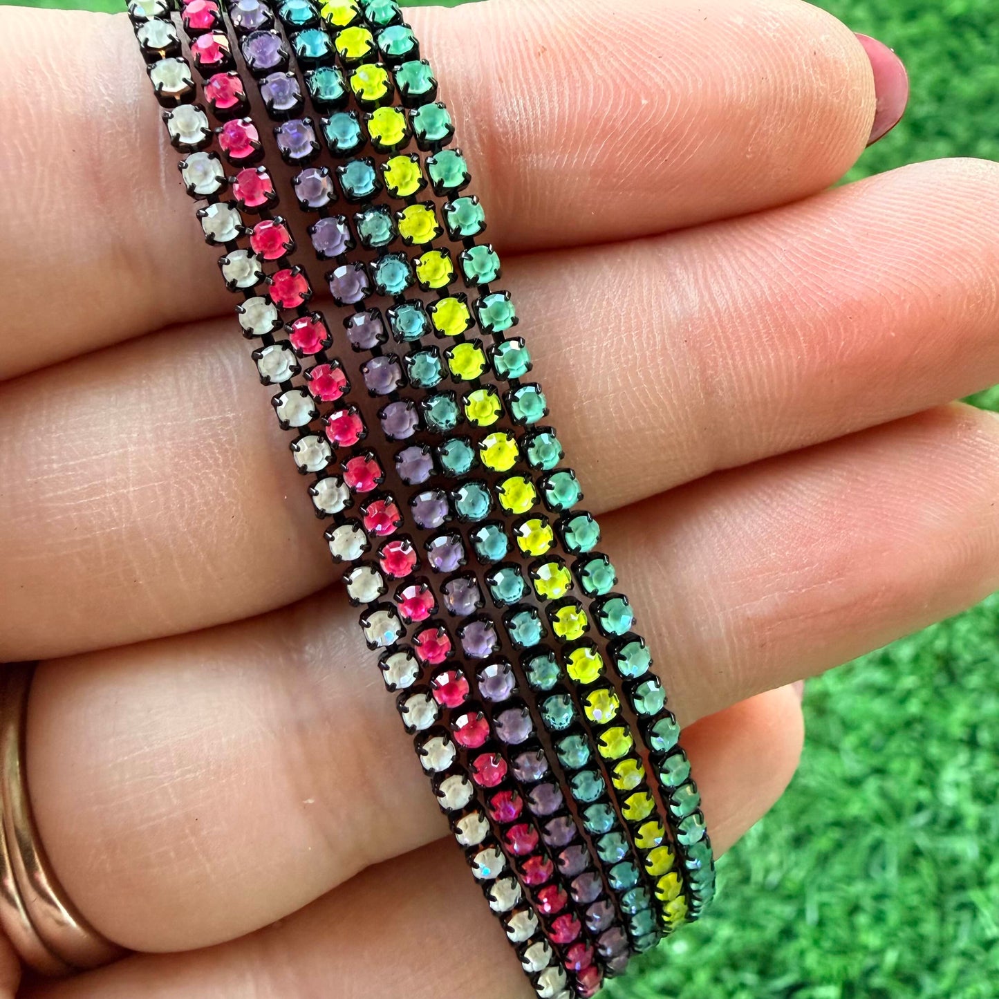 EXCLUSIVE Metal Banding